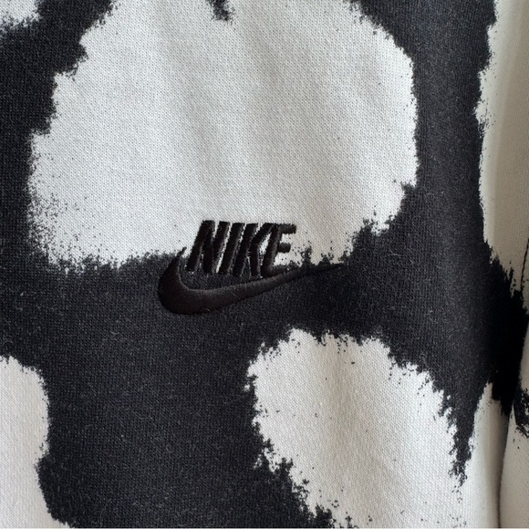 Nike Black & White Abstract Animal Print Crewneck Sweatshirt – Size M - Picture 3 of 10